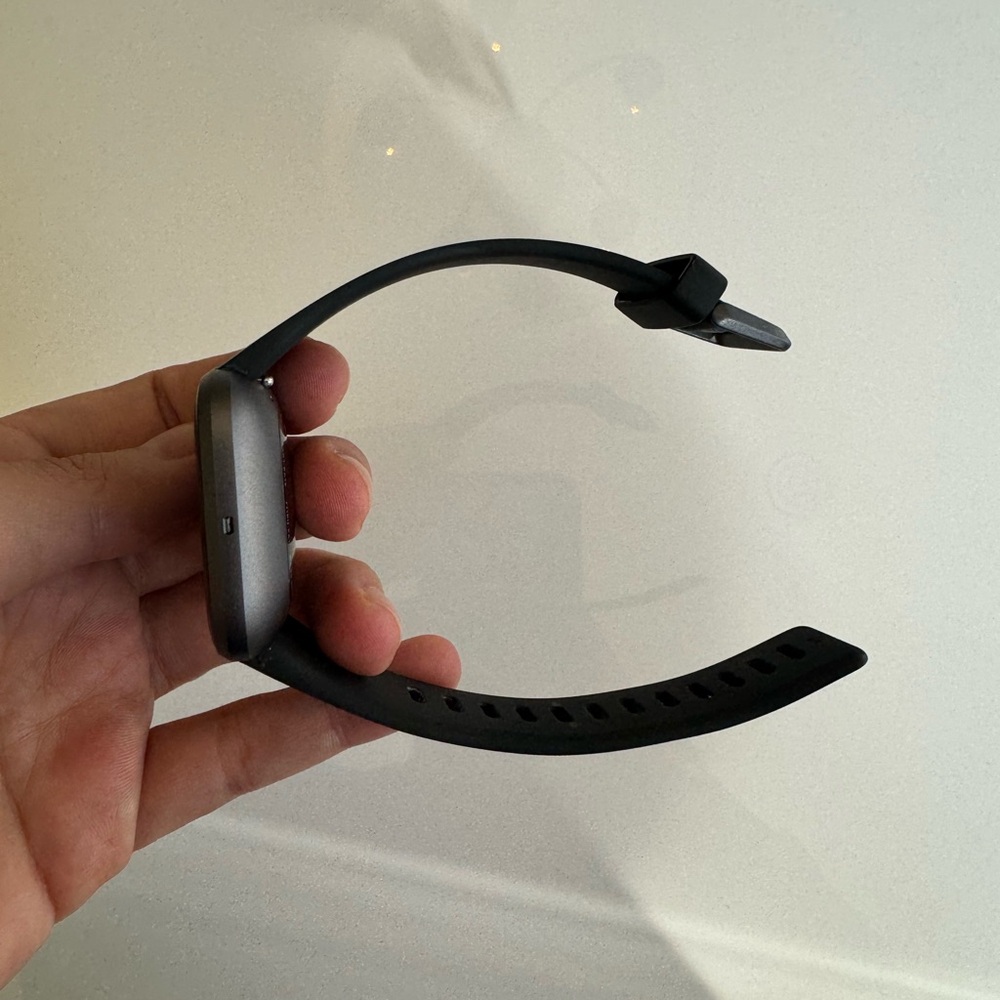 Fitbit Versa 2 - Picture 2 of 4